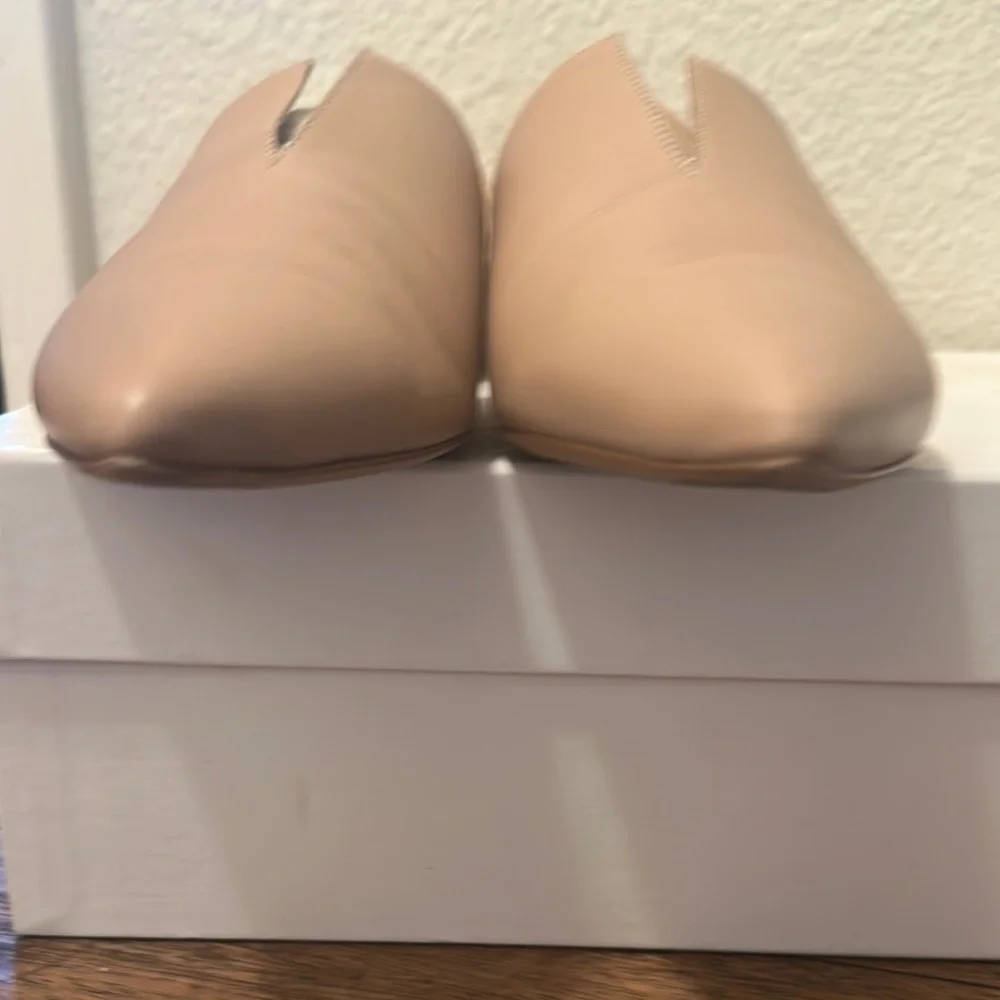 Vince Tan Flats Sleek Minimalist Design w/box - Picture 6 of 8